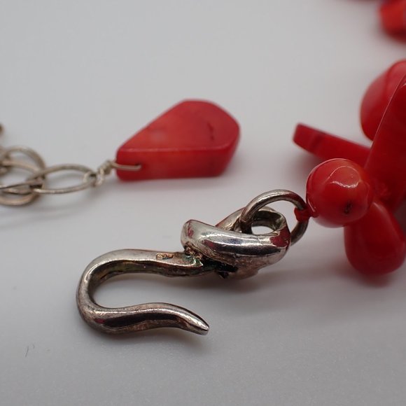 Vintage real coral teardrop necklace. Deep red stones. Strong silver clasp. - Picture 4 of 5